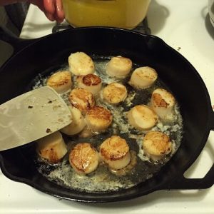 searing scallop in pan
